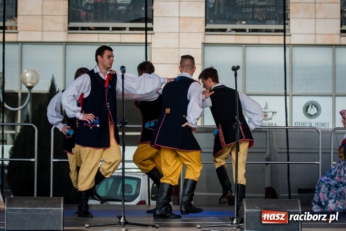 Zdjęcie w galerii na portalu naszraciborz.pl: Niedzielne występy artystyczne podczas Jarmarku Wielkanocnego wiadomości z regionu