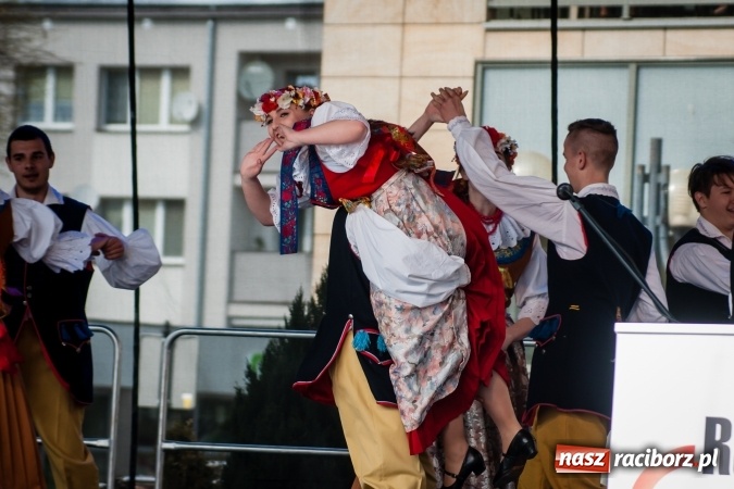 Zdjęcie w galerii na portalu naszraciborz.pl: Niedzielne występy artystyczne podczas Jarmarku Wielkanocnego wiadomości z regionu