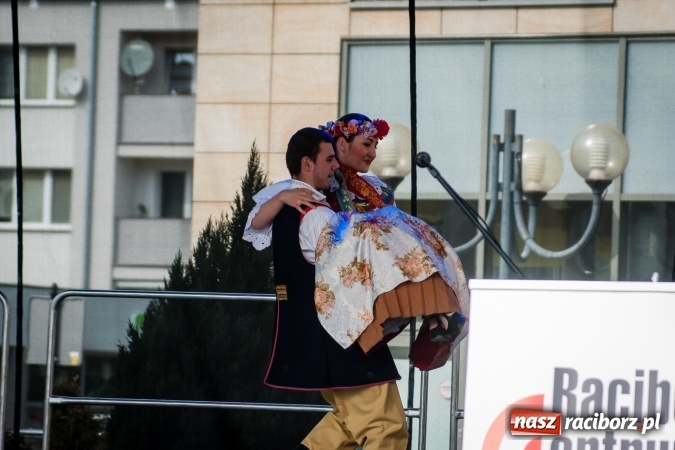 Zdjęcie w galerii na portalu naszraciborz.pl: Niedzielne występy artystyczne podczas Jarmarku Wielkanocnego wiadomości z regionu