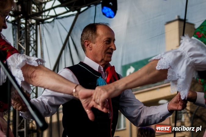 Zdjęcie w galerii na portalu naszraciborz.pl: Niedzielne występy artystyczne podczas Jarmarku Wielkanocnego wiadomości z regionu