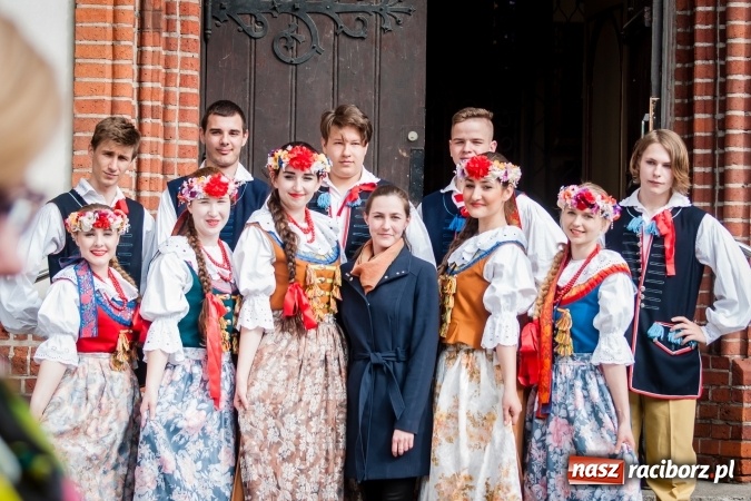 Zdjęcie w galerii na portalu naszraciborz.pl: Niedzielne występy artystyczne podczas Jarmarku Wielkanocnego wiadomości z regionu