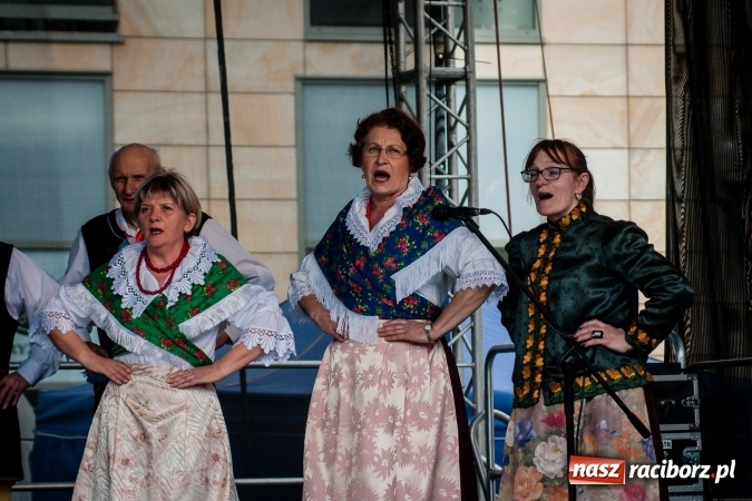 Zdjęcie w galerii na portalu naszraciborz.pl: Niedzielne występy artystyczne podczas Jarmarku Wielkanocnego wiadomości z regionu