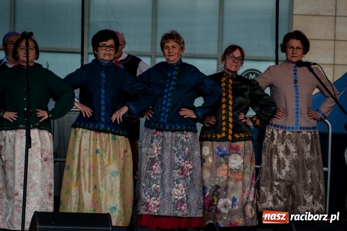 Zdjęcie w galerii na portalu naszraciborz.pl: Niedzielne występy artystyczne podczas Jarmarku Wielkanocnego wiadomości z regionu