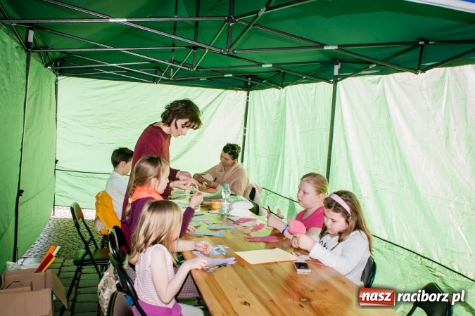 Zdjęcie w galerii na portalu naszraciborz.pl: Niedzielne występy artystyczne podczas Jarmarku Wielkanocnego wiadomości z regionu