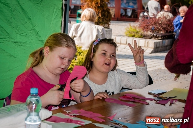 Zdjęcie w galerii na portalu naszraciborz.pl: Niedzielne występy artystyczne podczas Jarmarku Wielkanocnego wiadomości z regionu