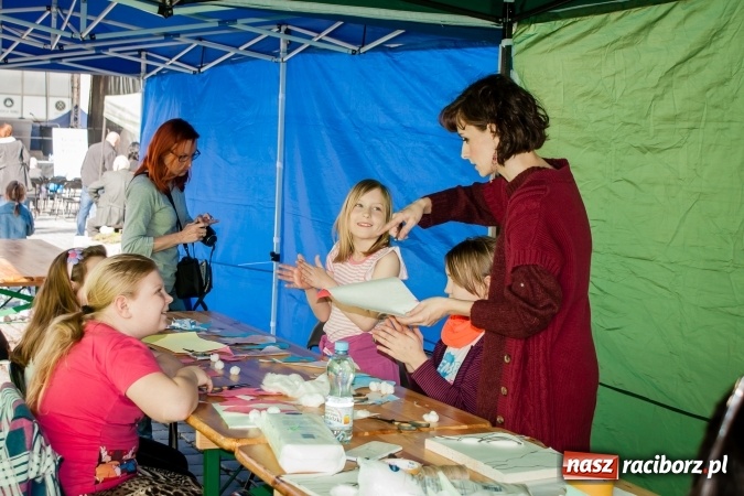 Zdjęcie w galerii na portalu naszraciborz.pl: Niedzielne występy artystyczne podczas Jarmarku Wielkanocnego wiadomości z regionu