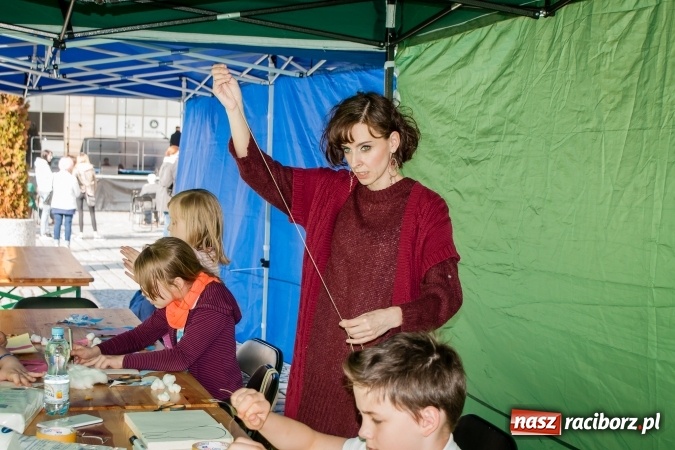 Zdjęcie w galerii na portalu naszraciborz.pl: Niedzielne występy artystyczne podczas Jarmarku Wielkanocnego wiadomości z regionu