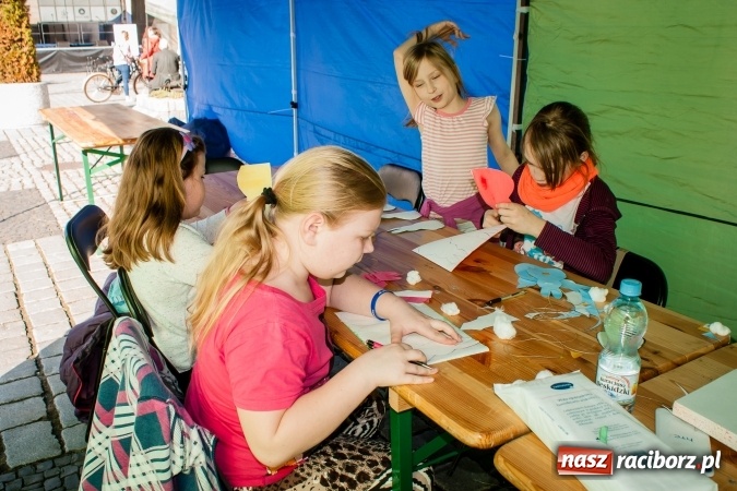 Zdjęcie w galerii na portalu naszraciborz.pl: Niedzielne występy artystyczne podczas Jarmarku Wielkanocnego wiadomości z regionu