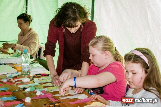 Zdjęcie w galerii na portalu naszraciborz.pl: Niedzielne występy artystyczne podczas Jarmarku Wielkanocnego wiadomości z regionu