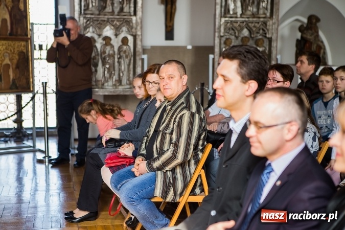 Zdjęcie w galerii na portalu naszraciborz.pl: Najładniejsze pisanki, palmy i kartki wielkanocne nagrodzono w Muzeum wiadomości z regionu