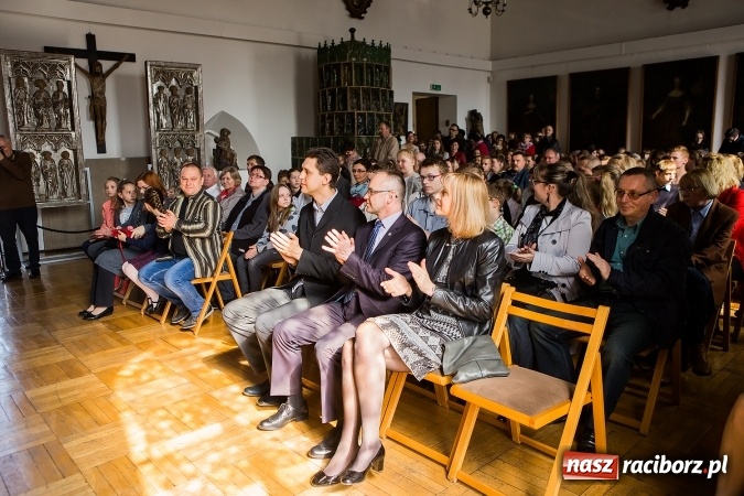 Zdjęcie w galerii na portalu naszraciborz.pl: Najładniejsze pisanki, palmy i kartki wielkanocne nagrodzono w Muzeum wiadomości z regionu