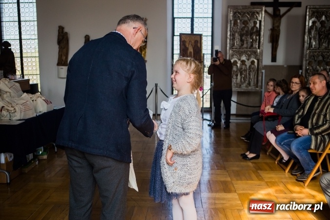 Zdjęcie w galerii na portalu naszraciborz.pl: Najładniejsze pisanki, palmy i kartki wielkanocne nagrodzono w Muzeum wiadomości z regionu