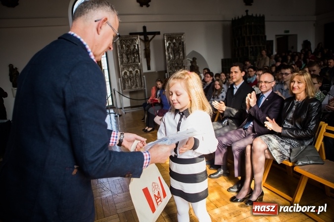 Zdjęcie w galerii na portalu naszraciborz.pl: Najładniejsze pisanki, palmy i kartki wielkanocne nagrodzono w Muzeum wiadomości z regionu