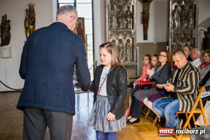 Zdjęcie w galerii na portalu naszraciborz.pl: Najładniejsze pisanki, palmy i kartki wielkanocne nagrodzono w Muzeum wiadomości z regionu