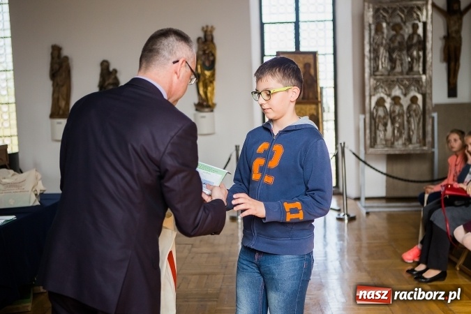 Zdjęcie w galerii na portalu naszraciborz.pl: Najładniejsze pisanki, palmy i kartki wielkanocne nagrodzono w Muzeum wiadomości z regionu