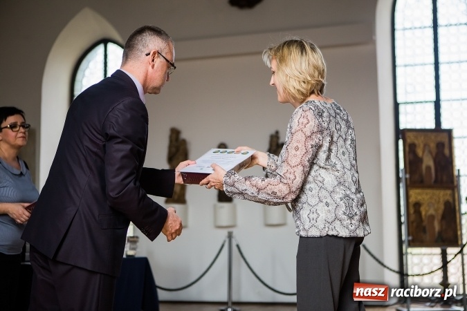 Zdjęcie w galerii na portalu naszraciborz.pl: Najładniejsze pisanki, palmy i kartki wielkanocne nagrodzono w Muzeum wiadomości z regionu