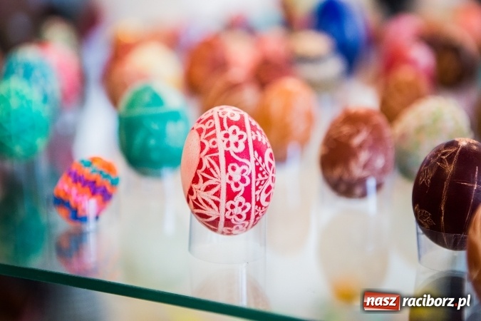 Zdjęcie w galerii na portalu naszraciborz.pl: Najładniejsze pisanki, palmy i kartki wielkanocne nagrodzono w Muzeum wiadomości z regionu