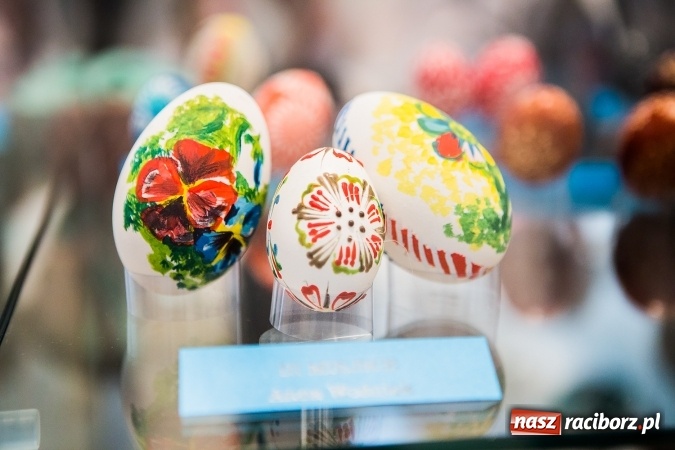 Zdjęcie w galerii na portalu naszraciborz.pl: Najładniejsze pisanki, palmy i kartki wielkanocne nagrodzono w Muzeum wiadomości z regionu