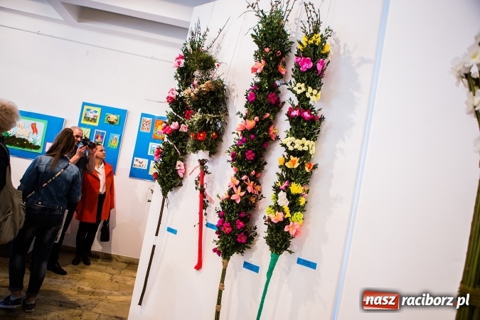 Zdjęcie w galerii na portalu naszraciborz.pl: Najładniejsze pisanki, palmy i kartki wielkanocne nagrodzono w Muzeum wiadomości z regionu
