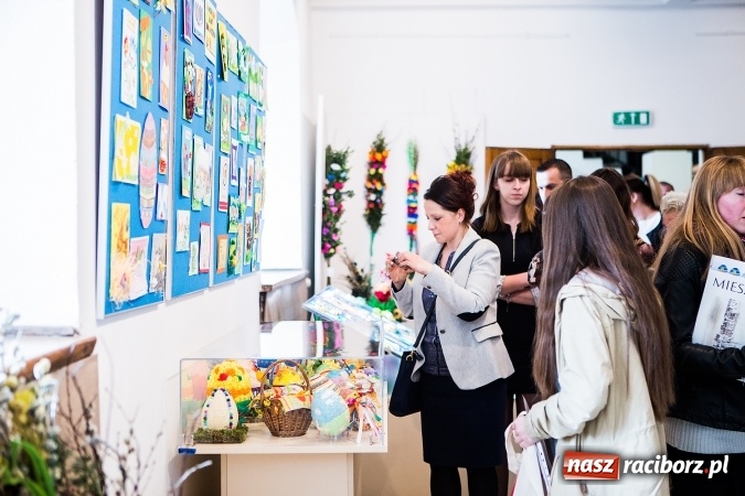 Zdjęcie w galerii na portalu naszraciborz.pl: Najładniejsze pisanki, palmy i kartki wielkanocne nagrodzono w Muzeum wiadomości z regionu