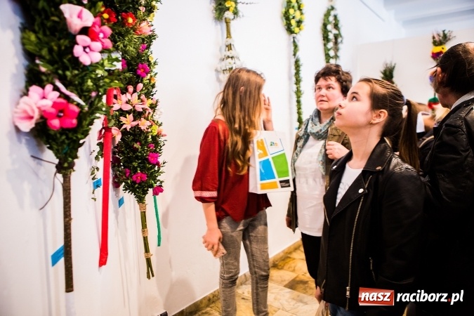 Zdjęcie w galerii na portalu naszraciborz.pl: Najładniejsze pisanki, palmy i kartki wielkanocne nagrodzono w Muzeum wiadomości z regionu
