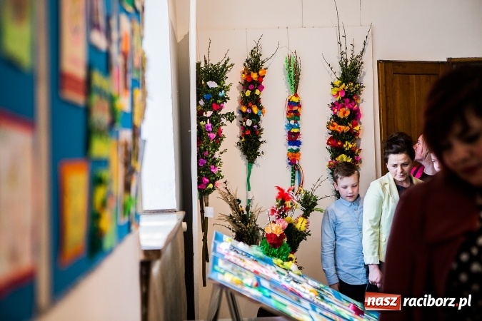 Zdjęcie w galerii na portalu naszraciborz.pl: Najładniejsze pisanki, palmy i kartki wielkanocne nagrodzono w Muzeum wiadomości z regionu