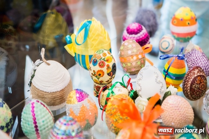 Zdjęcie w galerii na portalu naszraciborz.pl: Najładniejsze pisanki, palmy i kartki wielkanocne nagrodzono w Muzeum wiadomości z regionu