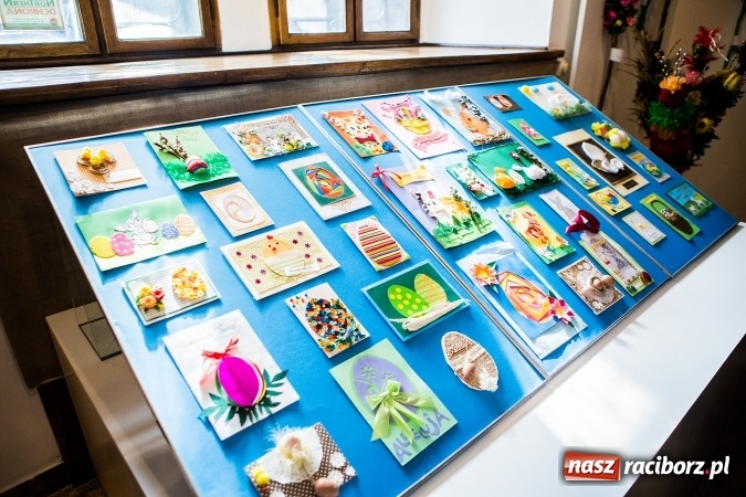 Zdjęcie w galerii na portalu naszraciborz.pl: Najładniejsze pisanki, palmy i kartki wielkanocne nagrodzono w Muzeum wiadomości z regionu