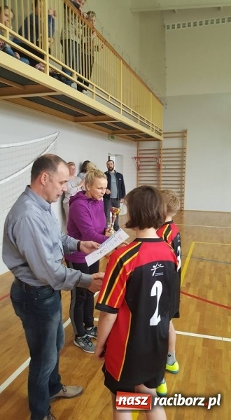 Zdjęcie w galerii na portalu naszraciborz.pl: Piłkarskie Prima Aprilis w szkole na Ocicach  wiadomości z regionu