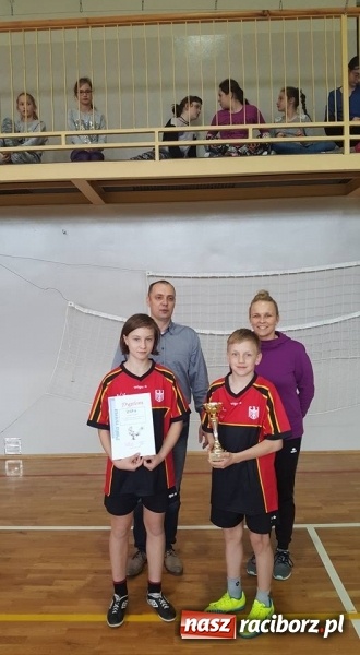 Zdjęcie w galerii na portalu naszraciborz.pl: Piłkarskie Prima Aprilis w szkole na Ocicach  wiadomości z regionu