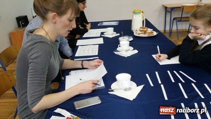 Zdjęcie w galerii na portalu naszraciborz.pl: Międzyszkolne zmagania z angielskim alfabetem w Szkole Podstawowej nr 4 wiadomości z regionu