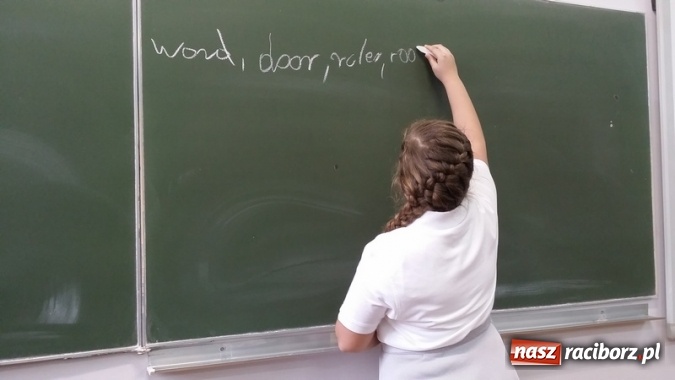 Zdjęcie w galerii na portalu naszraciborz.pl: Międzyszkolne zmagania z angielskim alfabetem w Szkole Podstawowej nr 4 wiadomości z regionu