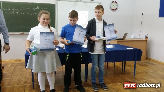 Zdjęcie w galerii na portalu naszraciborz.pl: Międzyszkolne zmagania z angielskim alfabetem w Szkole Podstawowej nr 4 wiadomości z regionu