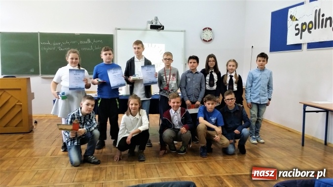 Zdjęcie w galerii na portalu naszraciborz.pl: Międzyszkolne zmagania z angielskim alfabetem w Szkole Podstawowej nr 4 wiadomości z regionu