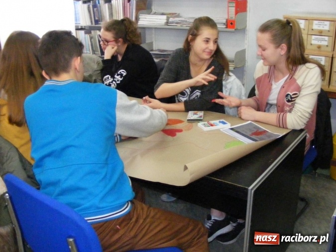 Zdjęcie w galerii na portalu naszraciborz.pl: Nie truj sąsiada! W Gimnazjum nr 5 zorganizowano warsztaty  wiadomości z regionu