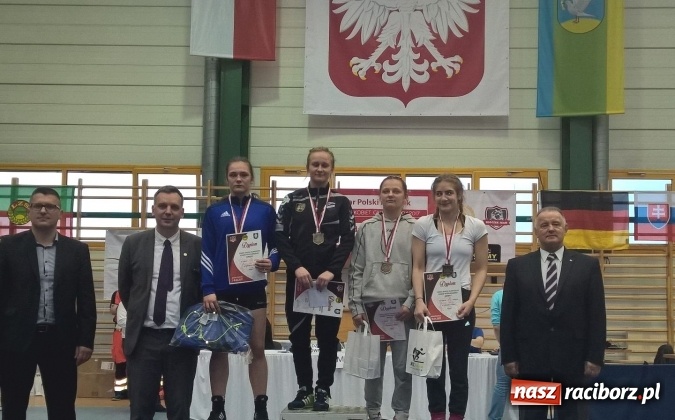 Zdjęcie w galerii na portalu naszraciborz.pl: Medale zapaśniczek Unii Racibórz na zawodach w Gniewie wiadomości z regionu