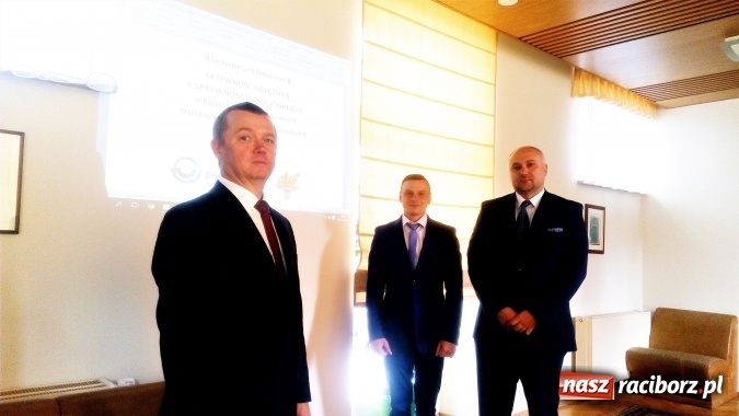 Zdjęcie w galerii na portalu naszraciborz.pl: Studenci i wykładowcy raciborskiej PWSZ w Rezydencji Prezydenta RP wiadomości z regionu