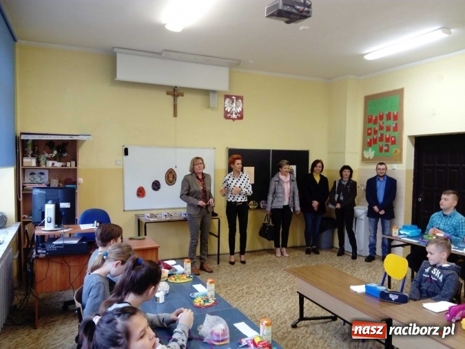 Zdjęcie w galerii na portalu naszraciborz.pl: W Nędzy po raz czternasty odbył się Regionalny Konkurs Kroszonkarski wiadomości z regionu