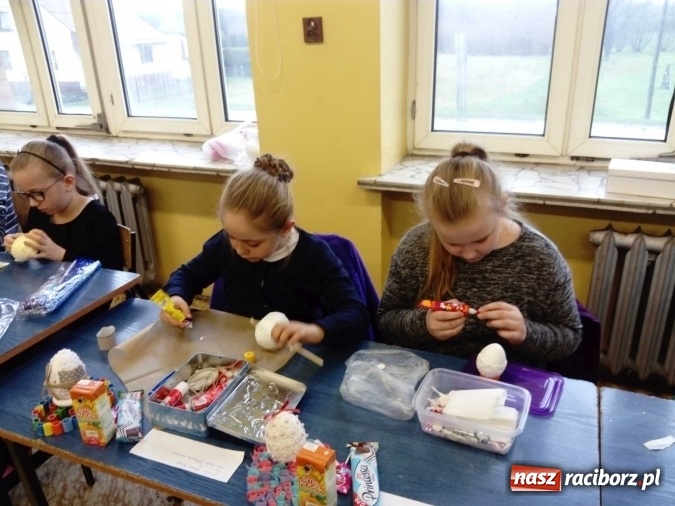 Zdjęcie w galerii na portalu naszraciborz.pl: W Nędzy po raz czternasty odbył się Regionalny Konkurs Kroszonkarski wiadomości z regionu