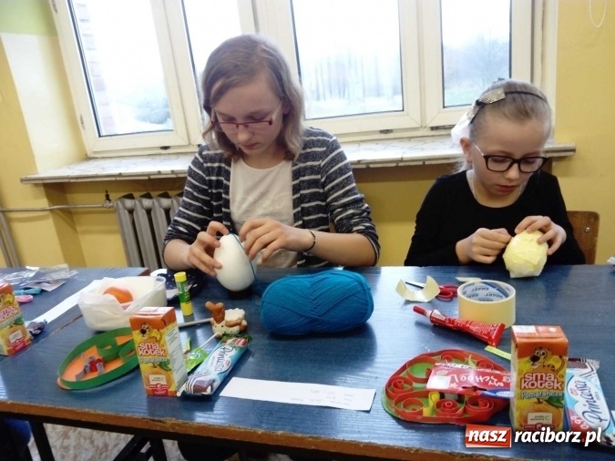 Zdjęcie w galerii na portalu naszraciborz.pl: W Nędzy po raz czternasty odbył się Regionalny Konkurs Kroszonkarski wiadomości z regionu