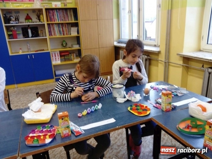 Zdjęcie w galerii na portalu naszraciborz.pl: W Nędzy po raz czternasty odbył się Regionalny Konkurs Kroszonkarski wiadomości z regionu