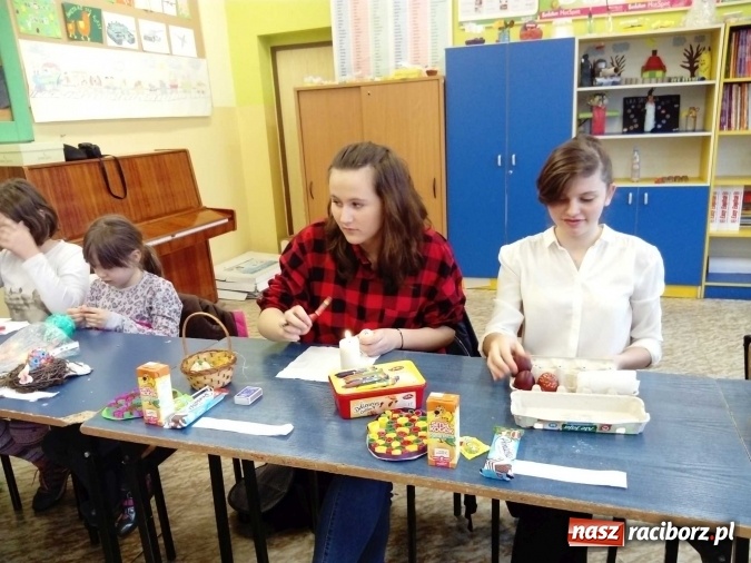 Zdjęcie w galerii na portalu naszraciborz.pl: W Nędzy po raz czternasty odbył się Regionalny Konkurs Kroszonkarski wiadomości z regionu