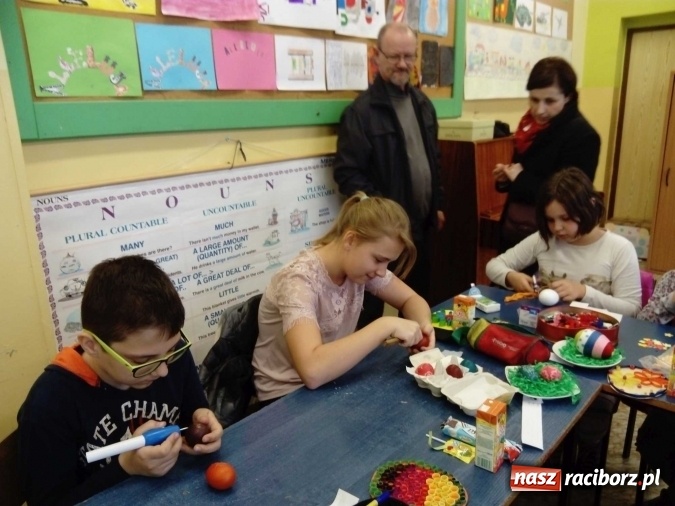 Zdjęcie w galerii na portalu naszraciborz.pl: W Nędzy po raz czternasty odbył się Regionalny Konkurs Kroszonkarski wiadomości z regionu