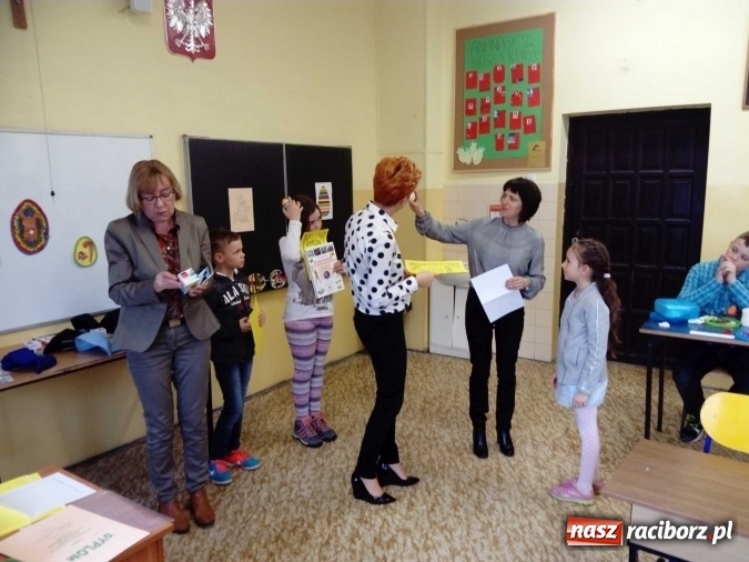 Zdjęcie w galerii na portalu naszraciborz.pl: W Nędzy po raz czternasty odbył się Regionalny Konkurs Kroszonkarski wiadomości z regionu