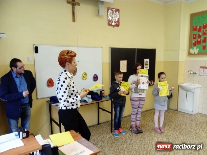 Zdjęcie w galerii na portalu naszraciborz.pl: W Nędzy po raz czternasty odbył się Regionalny Konkurs Kroszonkarski wiadomości z regionu