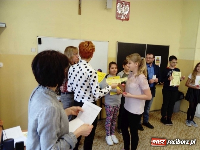 Zdjęcie w galerii na portalu naszraciborz.pl: W Nędzy po raz czternasty odbył się Regionalny Konkurs Kroszonkarski wiadomości z regionu