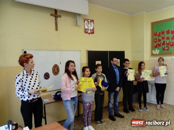 Zdjęcie w galerii na portalu naszraciborz.pl: W Nędzy po raz czternasty odbył się Regionalny Konkurs Kroszonkarski wiadomości z regionu