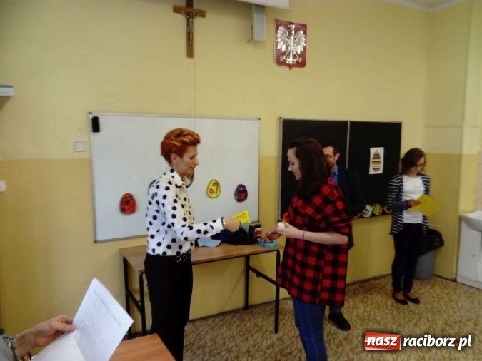 Zdjęcie w galerii na portalu naszraciborz.pl: W Nędzy po raz czternasty odbył się Regionalny Konkurs Kroszonkarski wiadomości z regionu