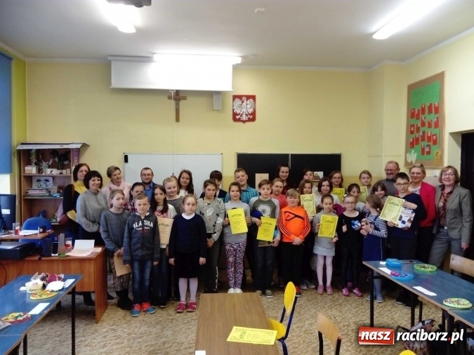 Zdjęcie w galerii na portalu naszraciborz.pl: W Nędzy po raz czternasty odbył się Regionalny Konkurs Kroszonkarski wiadomości z regionu