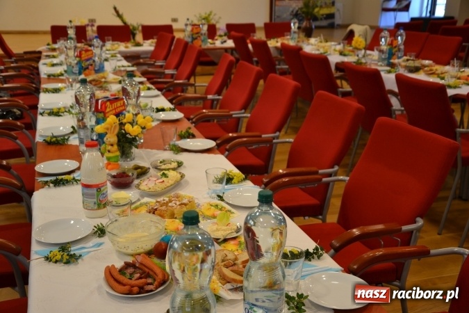 Zdjęcie w galerii na portalu naszraciborz.pl: Na Zamku Piastowskim zorganizowano wielkanocny podwieczorek wiadomości z regionu